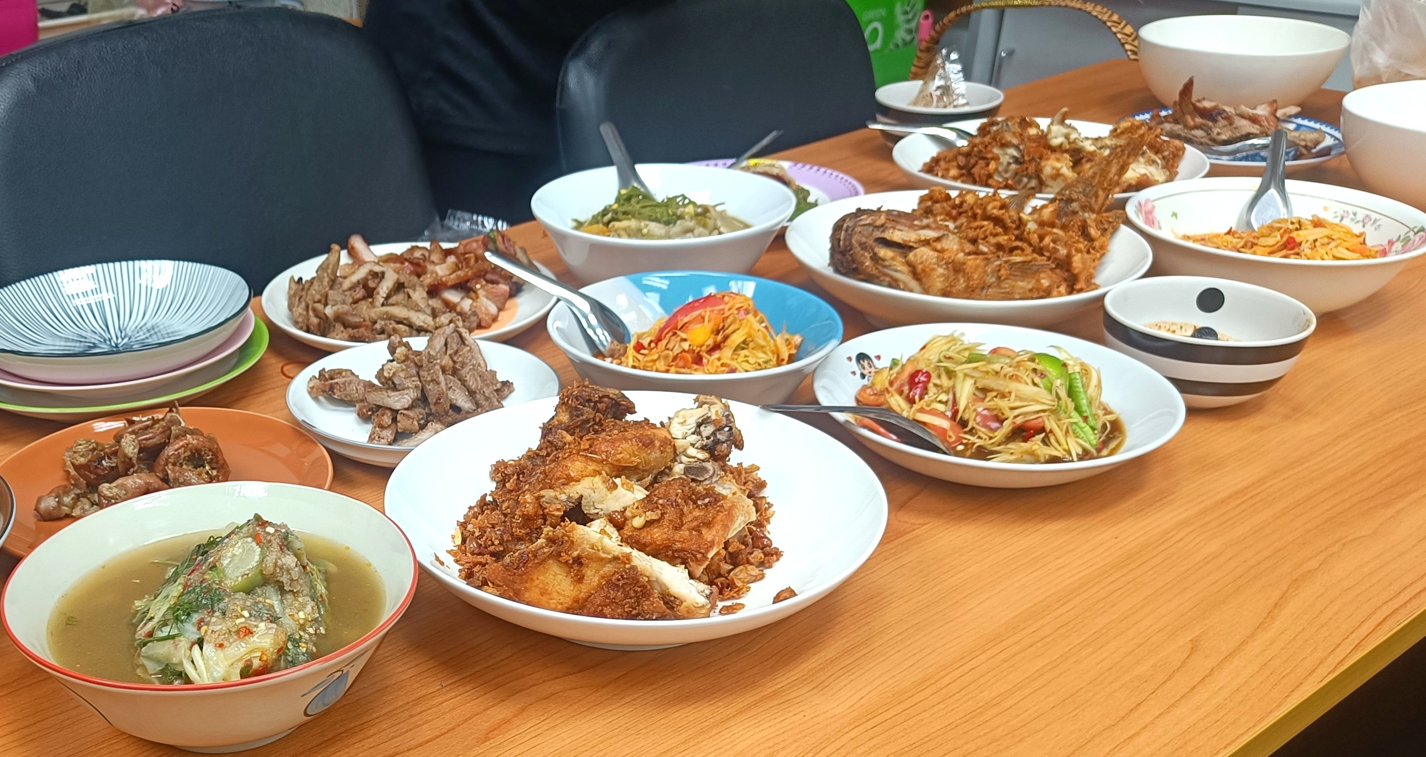 title - กลุ่มพัฒนาระบบบริหาร ส.ป.ก. ร่วมทำกิจกรรมหิ้วปิ่นโตรับประทานอาหารร่วมกัน 